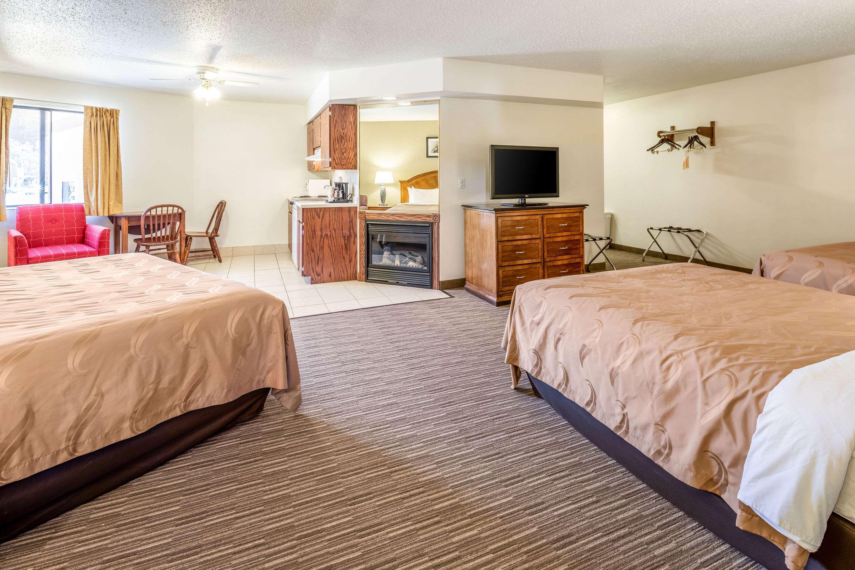 Quality Inn Keystone Near Mount Rushmore Екстер'єр фото