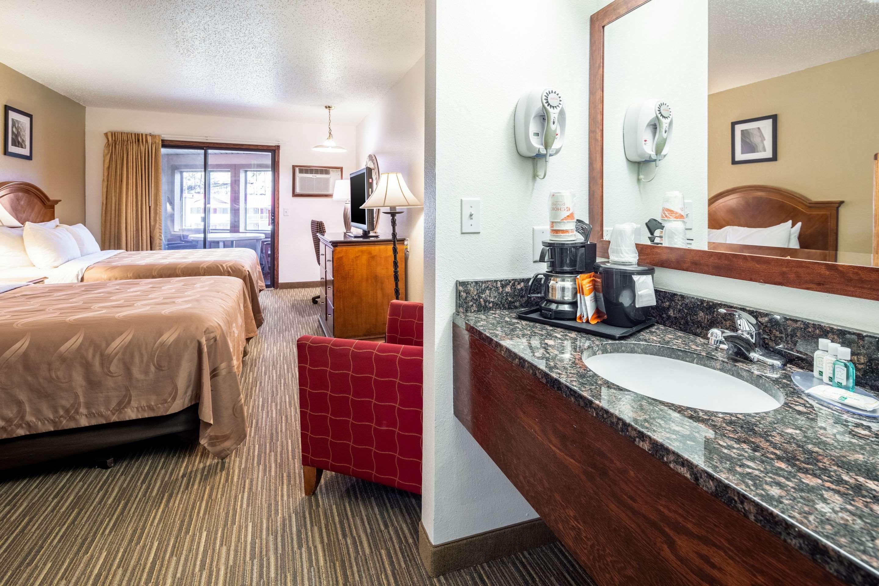 Quality Inn Keystone Near Mount Rushmore Екстер'єр фото